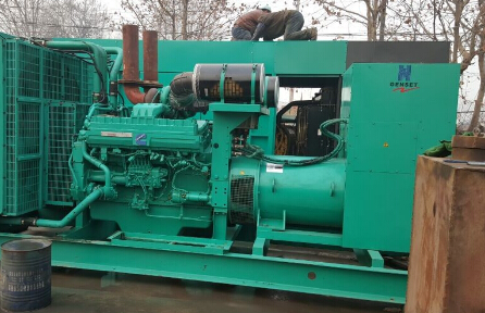 临安发电机组如何判断水冷式机油散热器内部是否需要清洗？